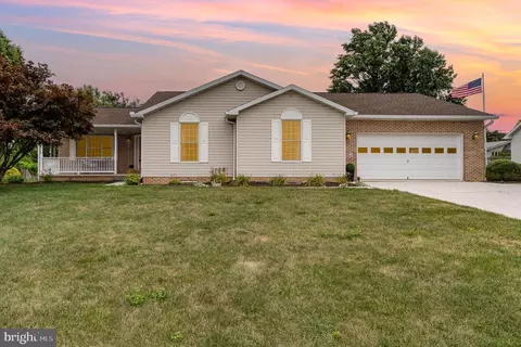 509 Parkway Dr, Littlestown, PA 17340
