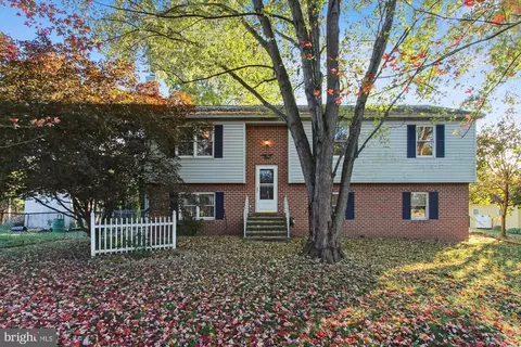 444 Custer Dr, Gettysburg, PA 17325