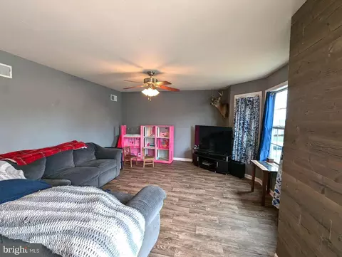 Living - 31 Skyview Cir, Hanover, PA 17331 photo 1 of 1