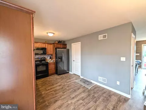 Entry Way - 31 Skyview Cir, Hanover, PA 17331 photo 2 of 3