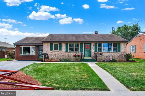 608 Maple Ave, Hanover, PA 17331