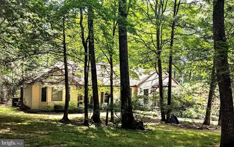 85 W Mountain Top Dr, Orrtanna, PA 17353