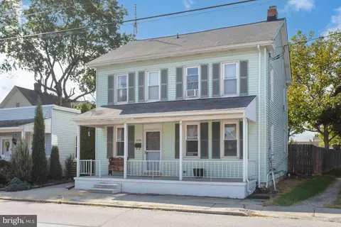 372 3rd St, Hanover, PA 17331 photo 3