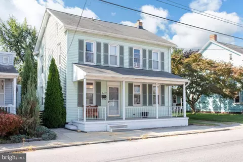 372 3rd St, Hanover, PA 17331 photo 2