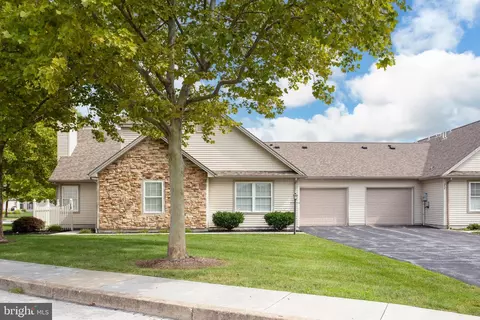 15 Apple Jack Ln, Littlestown, PA 17340