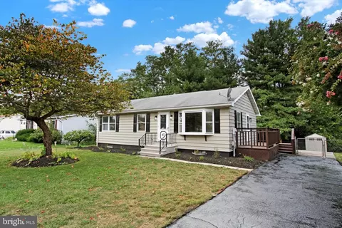 67 E Locust Ln, New Oxford, PA 17350