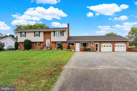 636 Hooker Dr, Gettysburg, PA 17325