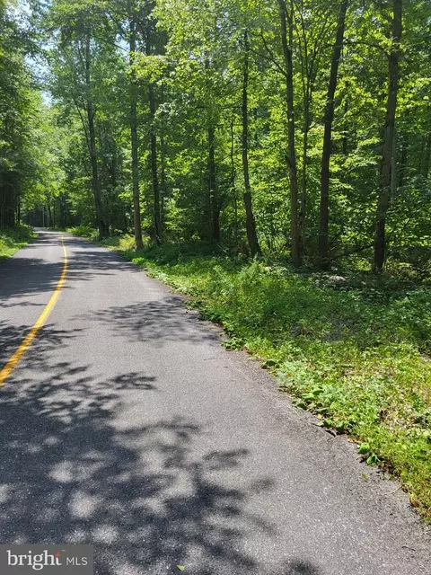 1 Pine Tree Rd, Orrtanna, PA 17353