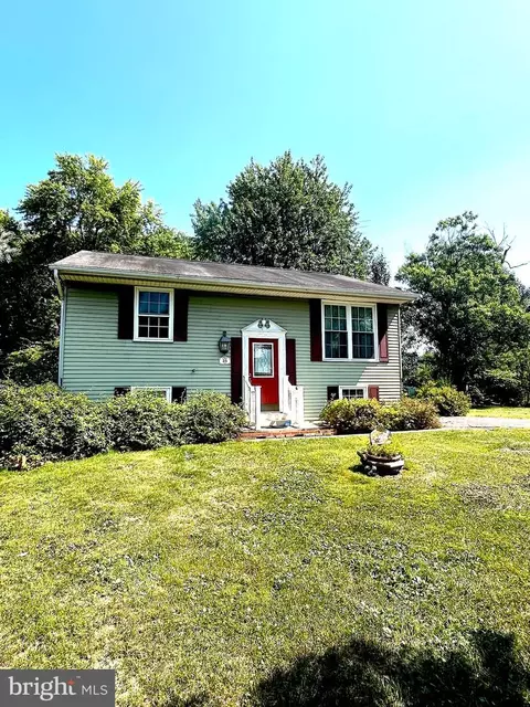 35 E Lakeview Dr, Littlestown, PA 17340