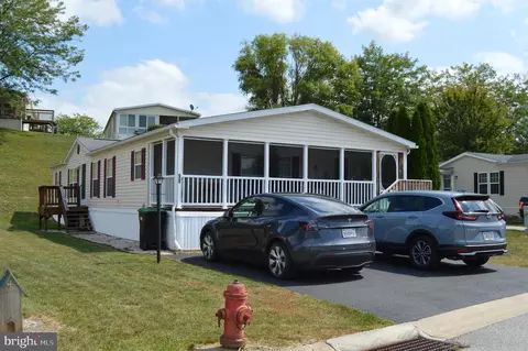 98 Broadwing Dr, Hanover, PA 17331