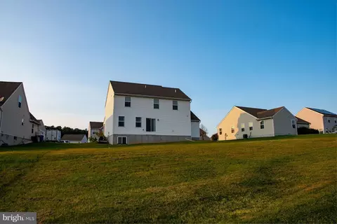 27 E Imperial Dr, Aspers, PA 17304 photo 4