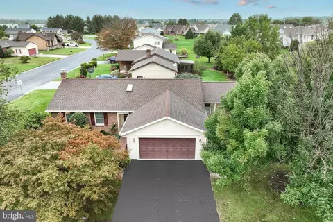 331 Providence Dr, Mcsherrystown, PA 17344