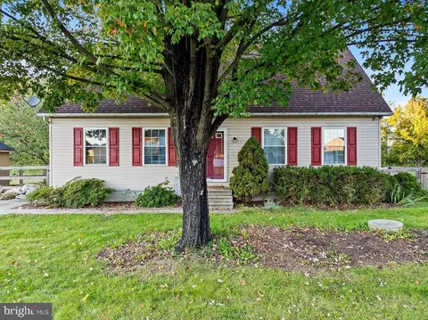 713 W Myrtle St, Littlestown, PA 17340