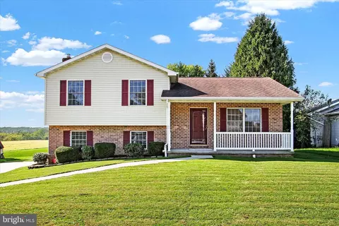 11 Gettysburg Ct, Littlestown, PA 17340
