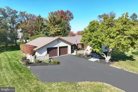 49 Country Club Ln, Gettysburg, PA 17325