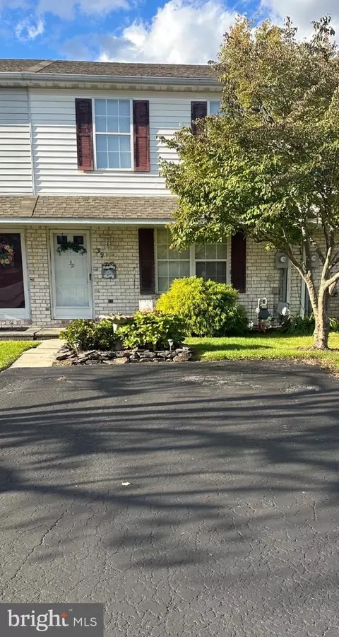 39 Conewago Dr, Hanover, PA 17331