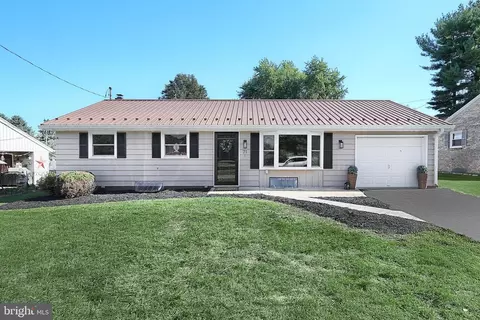 71 Peanut Dr, Hanover, PA 17331