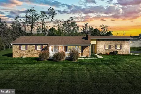 871 Irishtown Rd, New Oxford, PA 17350