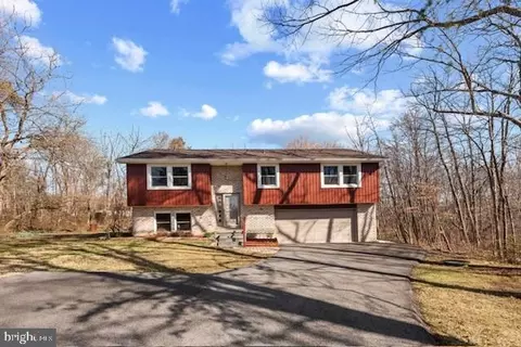 280 Hood Dr, Gettysburg, PA 17325