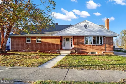 220 Lincoln Way E, New Oxford, PA 17350