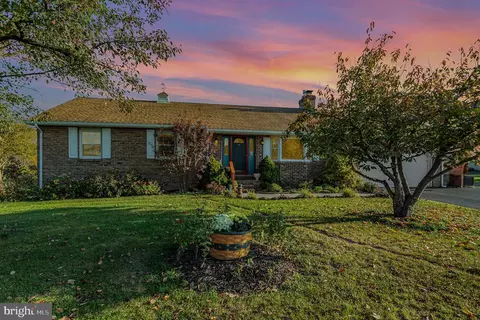 19 Summer Dr, Gettysburg, PA 17325