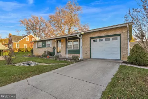 406 Ridge Ave, Mcsherrystown, PA 17344