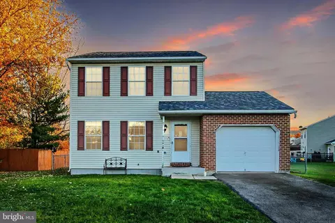 11 Abbotts Dr, Abbottstown, PA 17301