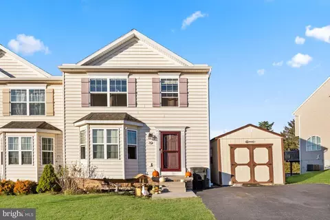 24 Skyview Cir, Hanover, PA 17331