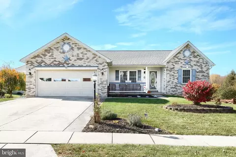 6 Trenton Ct, Littlestown, PA 17340