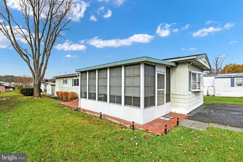 97 Walker Ave, Gettysburg, PA 17325