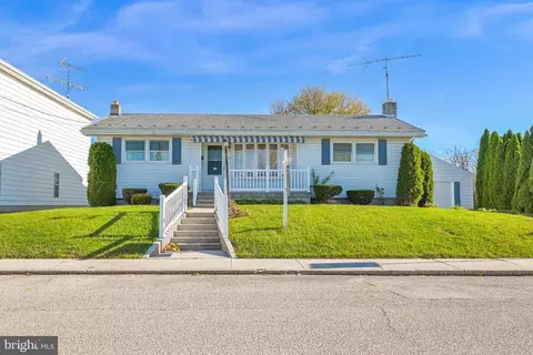 122 S Orange St, New Oxford, PA 17350