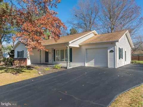 10 Cumberland Dr, Gettysburg, PA 17325