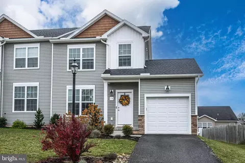 15 Star Dr, Hanover, PA 17331