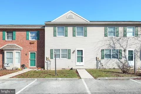 10 Colonial Dr, Gettysburg, PA 17325