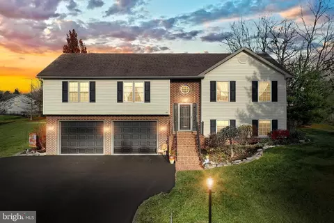 60 Kimberly Ann Ln, New Oxford, PA 17350