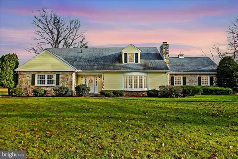 180 Country Club Ln, Gettysburg, PA 17325
