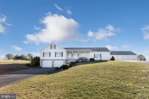 1145 Dicks Dam Rd, New Oxford, PA 17350