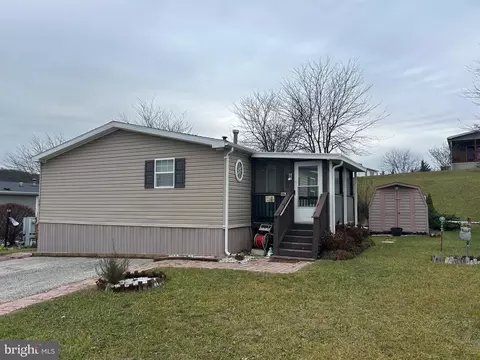 60 Broadwing Dr, Hanover, PA 17331