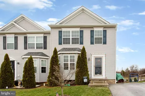 18 Skyview Cir, Hanover, PA 17331