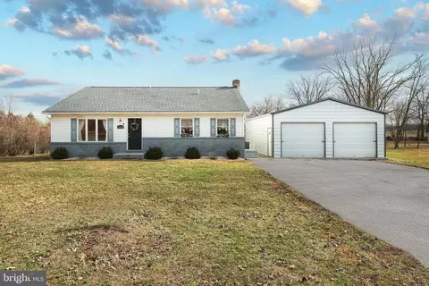 1068 Centennial Ave, Hanover, PA 17331