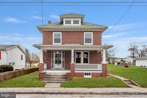 110 N Peters St, New Oxford, PA 17350