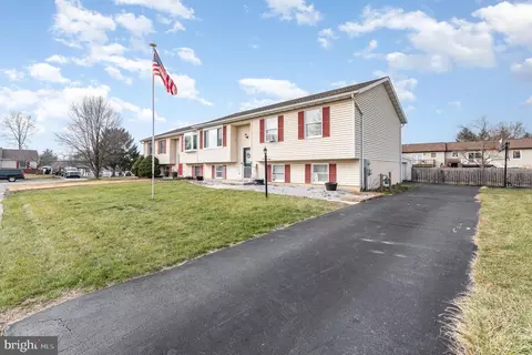 35 Dogwood Ln, Hanover, PA 17331