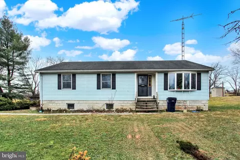 1063 N Browns Dam Dr, New Oxford, PA 17350