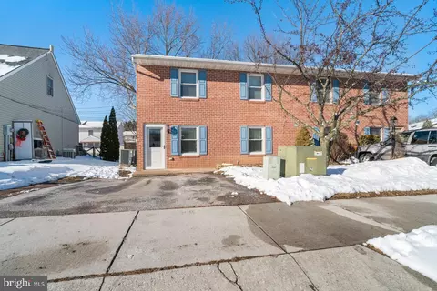 26 E Lakeview Dr, Littlestown, PA 17340