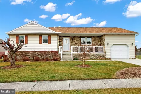 50 Valley Dr, Hanover, PA 17331