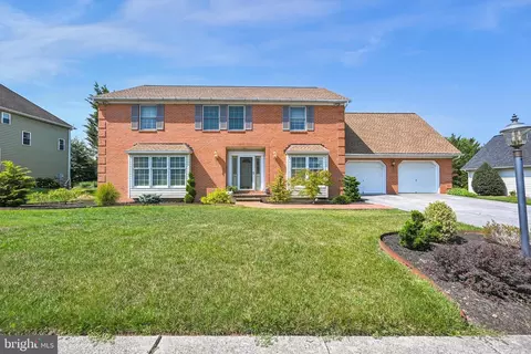 9 Wheaton Dr, Littlestown, PA 17340
