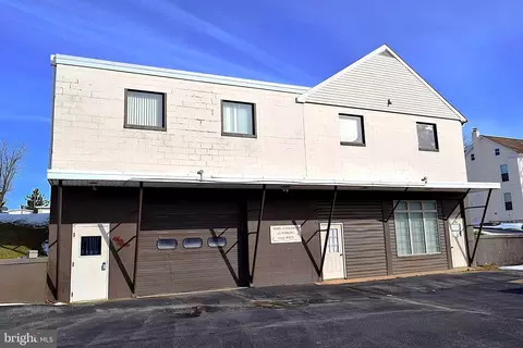 740 Edgegrove Rd, Hanover, PA 17331