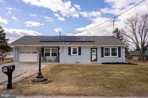 715 Edgegrove Rd, Hanover, PA 17331