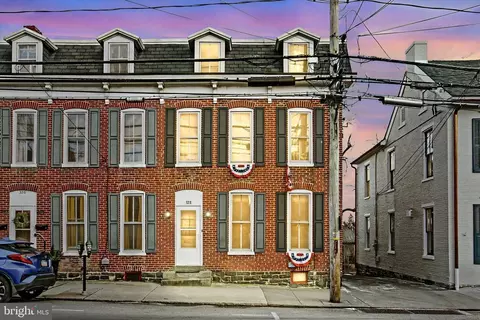 328 Baltimore St, Gettysburg, PA 17325