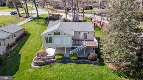 382 Lake Meade Dr, East Berlin, PA 17316